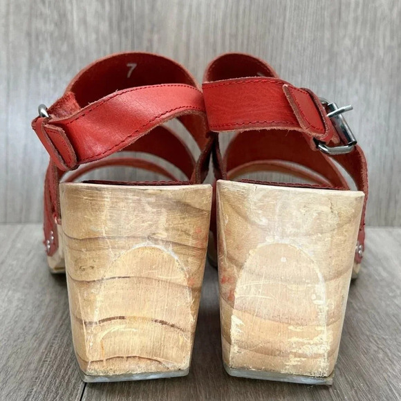 UO Cooperative Sandals Women 7 Gladiator Slingback Wooden Block Heel Leather Red - Picture 4 of 13